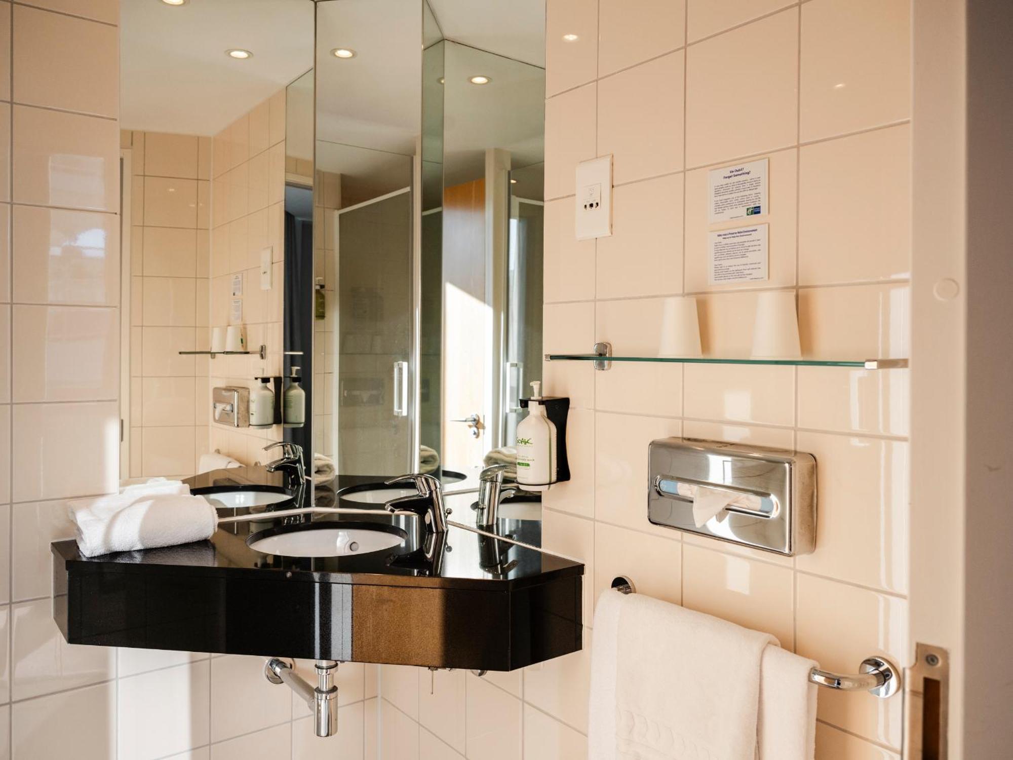 Holiday Inn Express Saint-Nazaire By Ihg מראה חיצוני תמונה